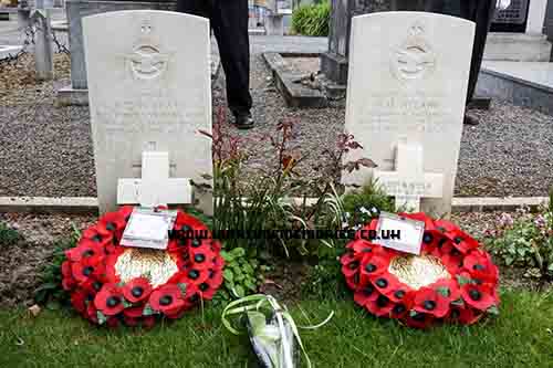 Wreaths laid on the 100th anniversary of the death of Lt RCH Bewes & Lt FH Hyland